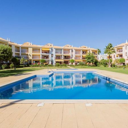 Serene Apartment W/ Balcony And Pool By Lovelystay Quarteira Esterno foto