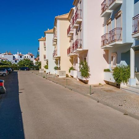 Serene Apartment W/ Balcony And Pool By Lovelystay Quarteira Esterno foto