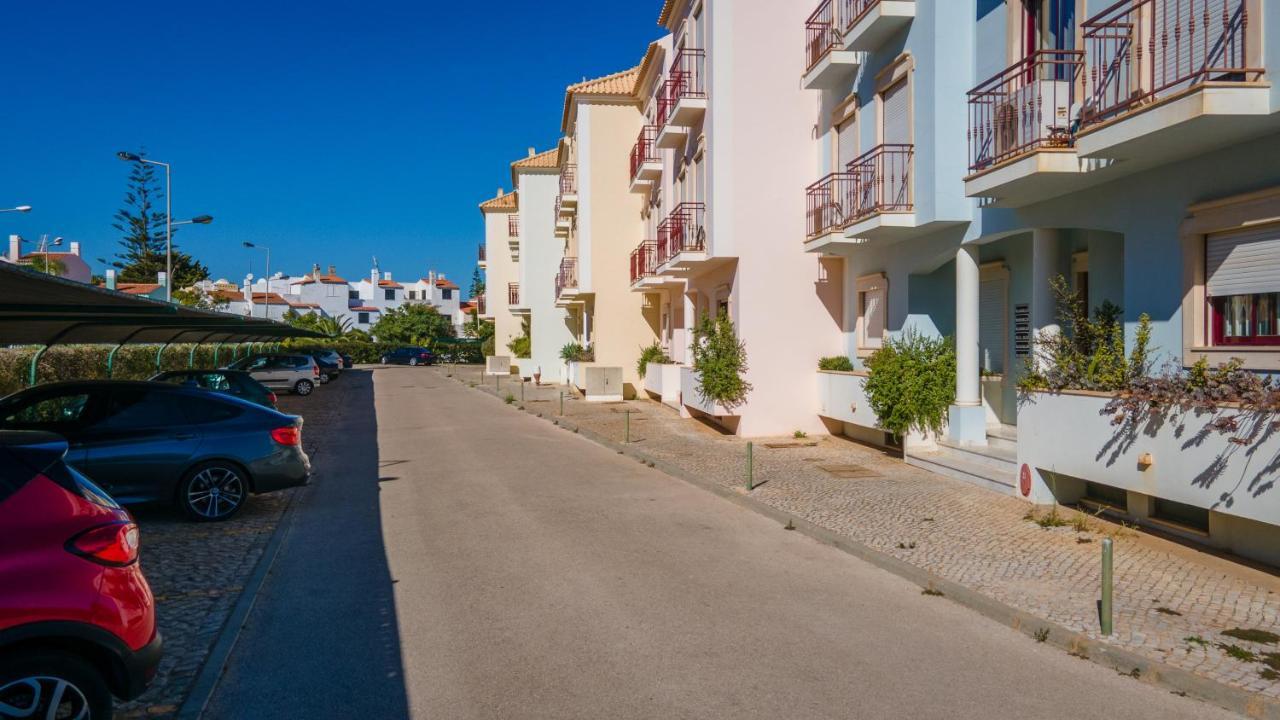 Serene Apartment W/ Balcony And Pool By Lovelystay Quarteira Esterno foto