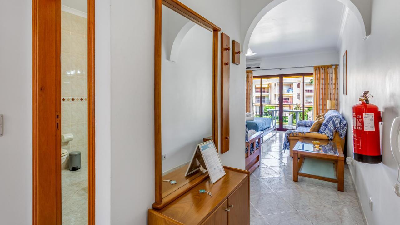 Serene Apartment W/ Balcony And Pool By Lovelystay Quarteira Esterno foto