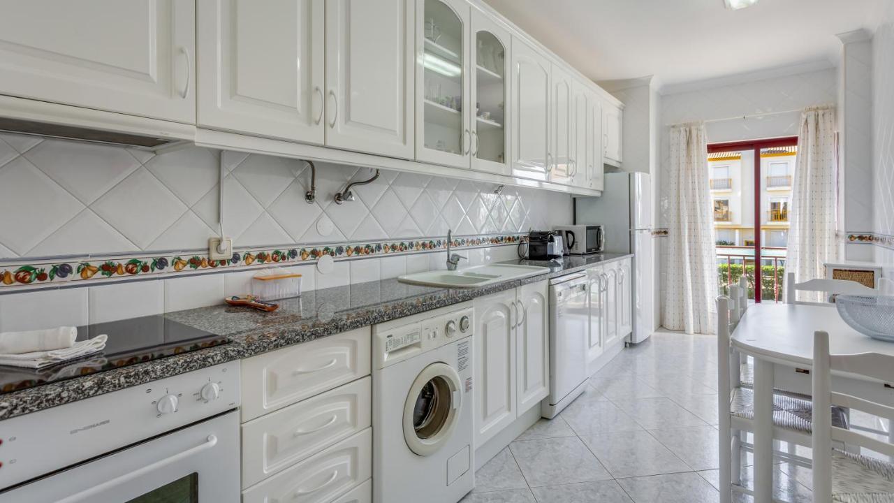 Serene Apartment W/ Balcony And Pool By Lovelystay Quarteira Esterno foto