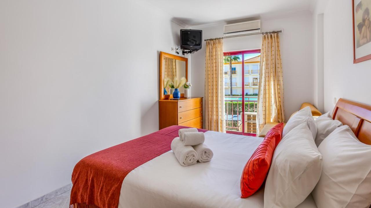 Serene Apartment W/ Balcony And Pool By Lovelystay Quarteira Esterno foto
