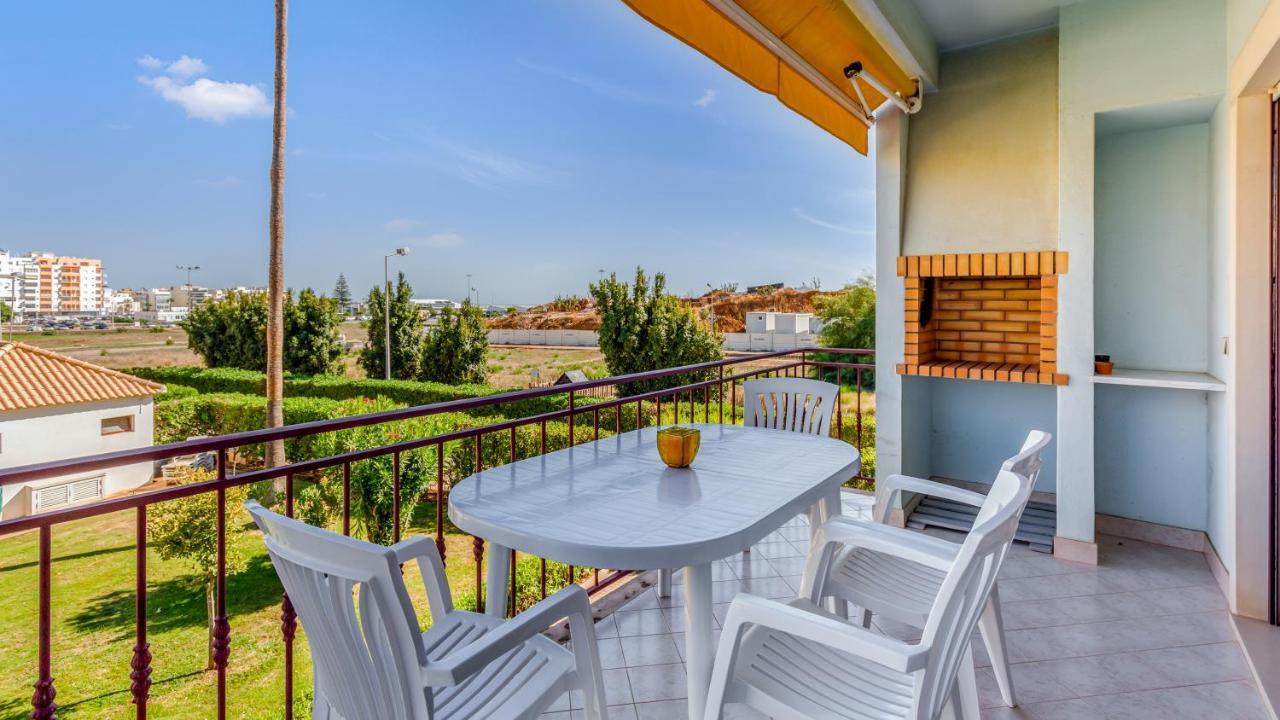 Serene Apartment W/ Balcony And Pool By Lovelystay Quarteira Esterno foto