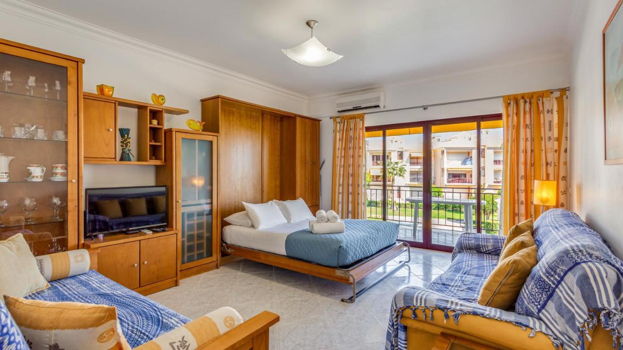 Serene Apartment W/ Balcony And Pool By Lovelystay Quarteira Esterno foto