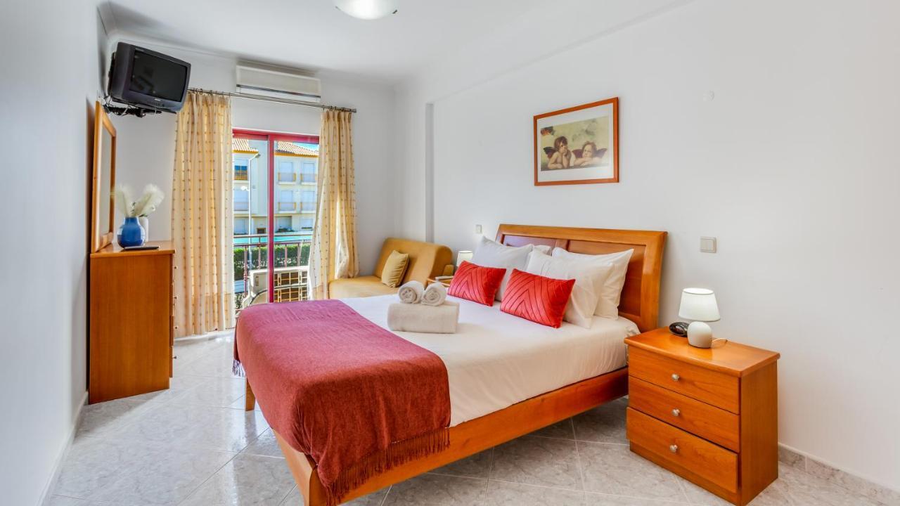 Serene Apartment W/ Balcony And Pool By Lovelystay Quarteira Esterno foto
